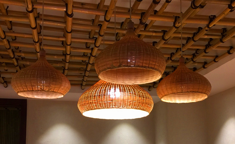 What are the common styles and colors of rattan lamp?