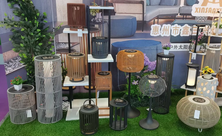 A wide range of customizable outdoor decorative lighting designs