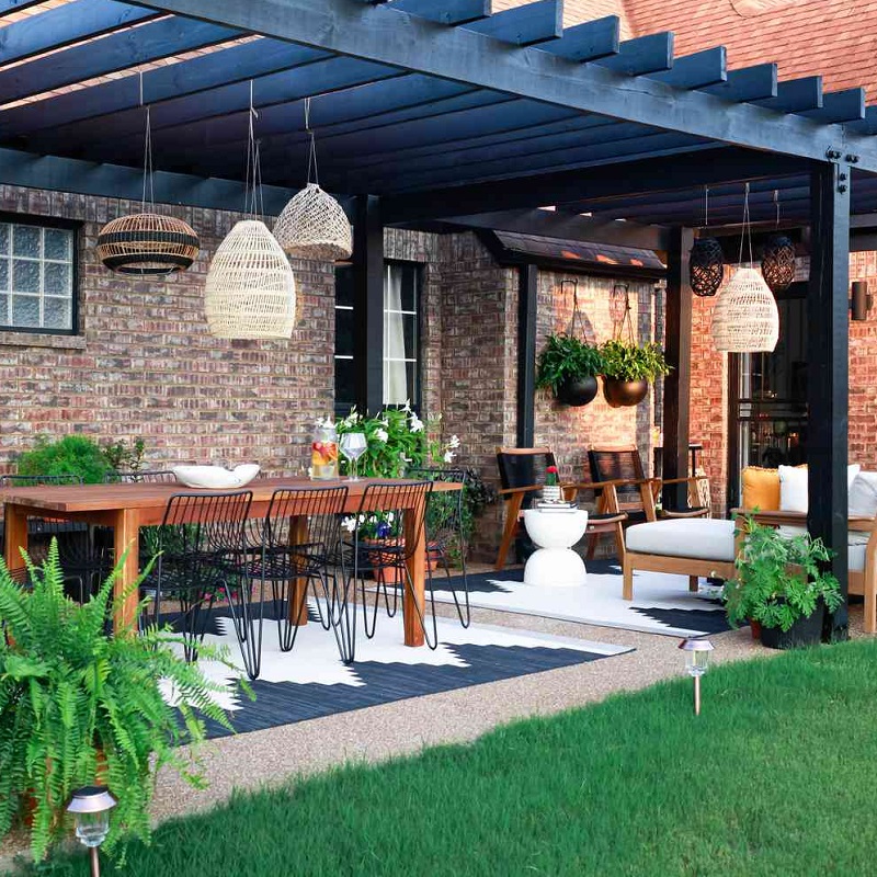 Outdoor rattan pendant lights create a sense of depth.