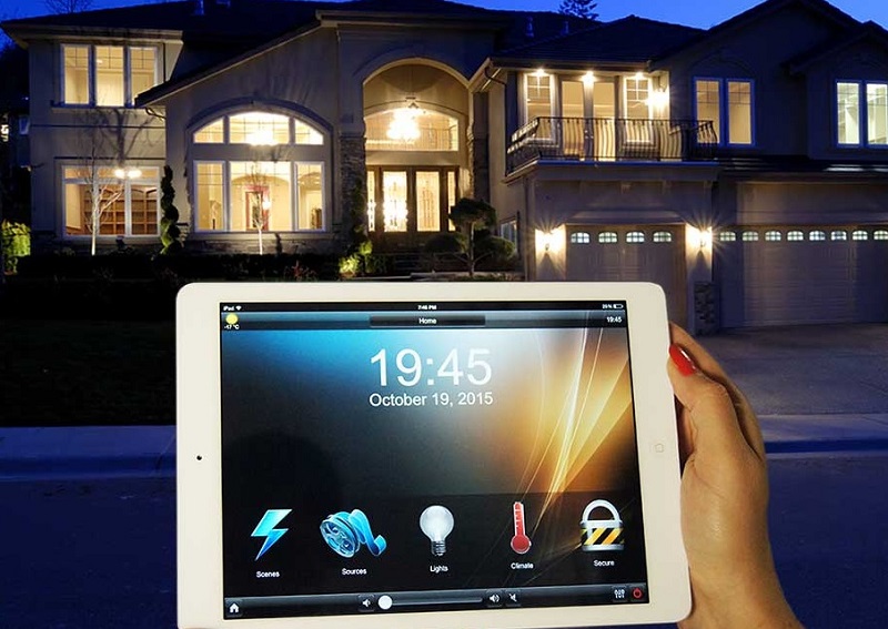 Intelligent outdoor lighting system that supports remote control operation