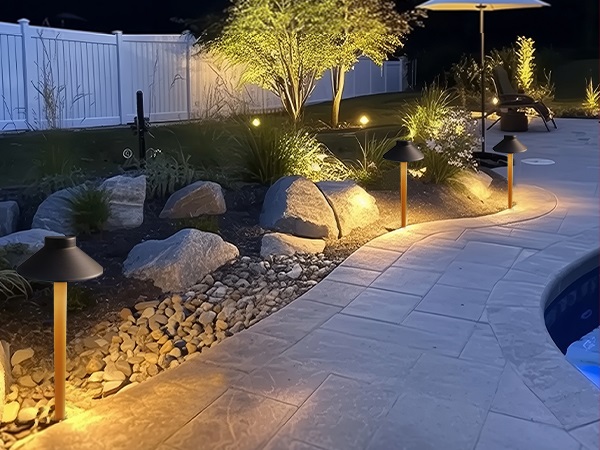 Outdoor pathway lighting
