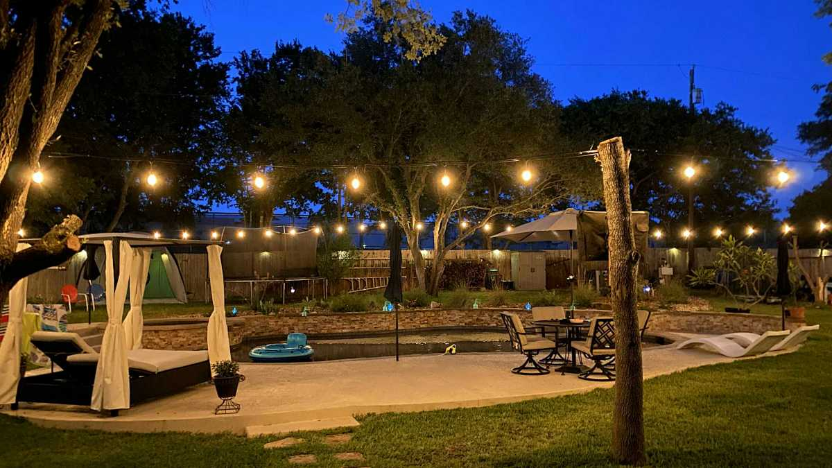 Outdoor string lights effect